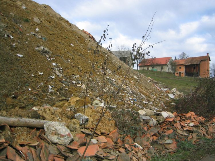 gradbeni odpadki, smeti, okolje_Aleš Lednik.jpg