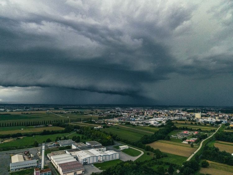 nevihta, neurje-avgust-2025, oblaki, toča, oblačno
