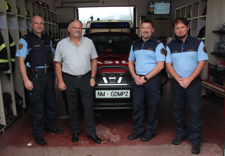 policisti in zupan