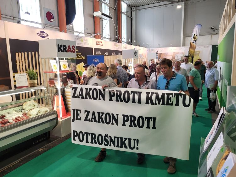 agra, prasicereja, protest, kastracija-pujskov