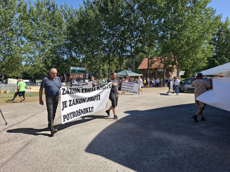 agra, prasicereja, protest, kastracija-pujskov