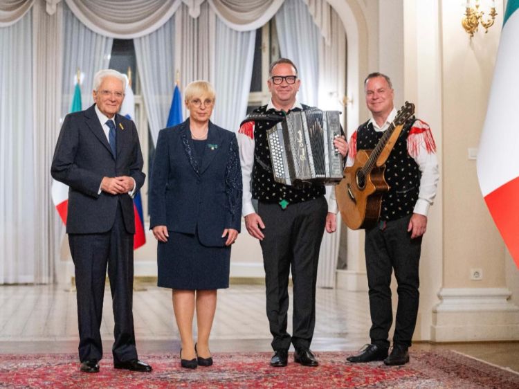 Denis Novato in Mike Orešar zaigrala na srečanju predsednikov.