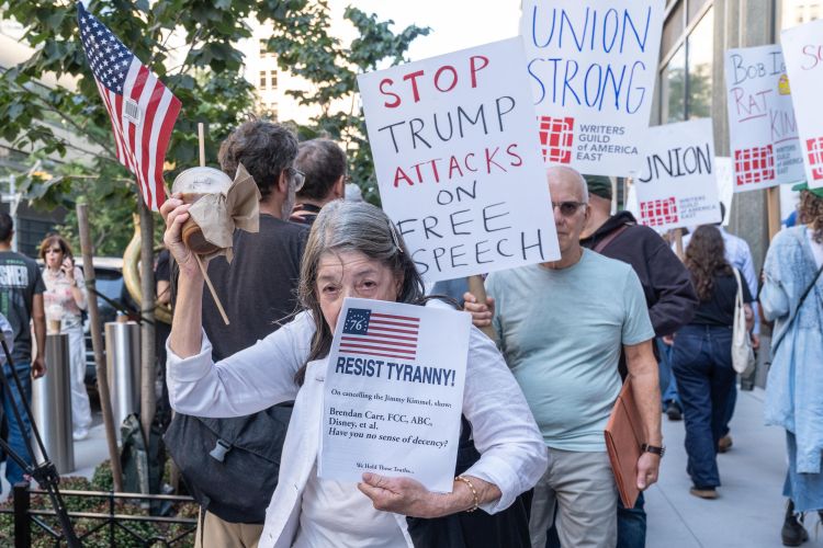 Jimmy Kimmel - Protesti proti ABC in lastniku Disneyja se vrstijo