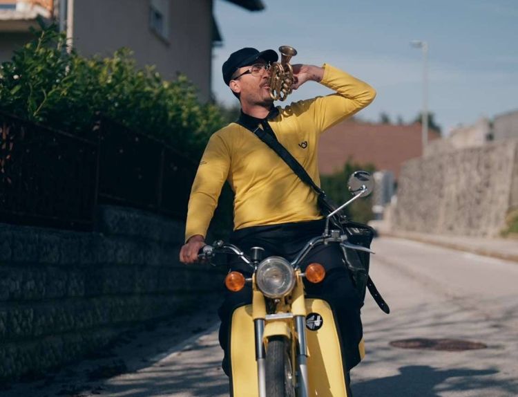 Poštar Janez je dobil svojo polko.