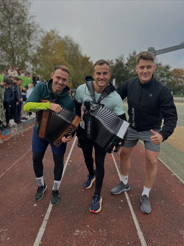Anže Zavrl, Tomaž Rot in Jaka Šinkovec so skupaj opravili trening pred nedeljskim velikim podvigom in bojem za Guinessov rekord.
