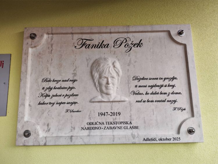 Spominsko obeležje pesnici Faniki Požek.