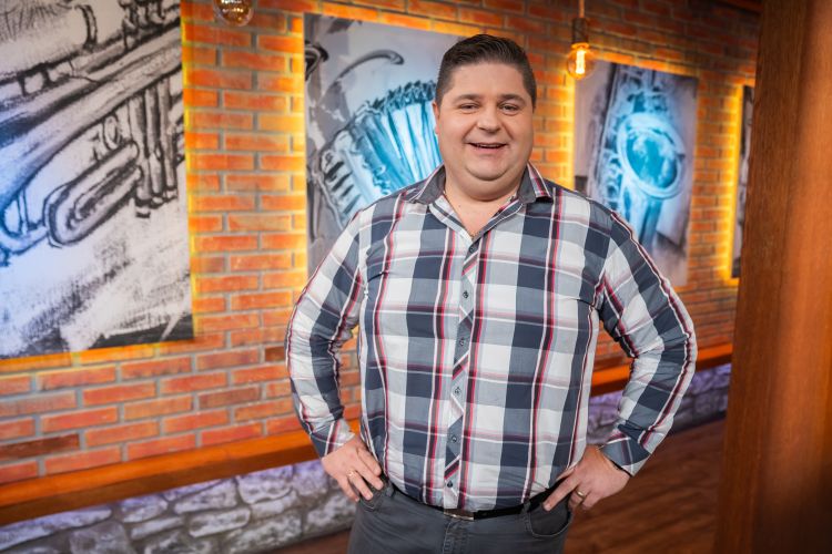 Bojan Lugarič napoveduje nov valček in pestro koncertno sezono v prihodnjem letu.