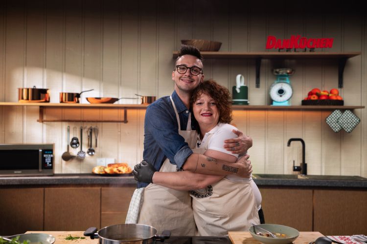 Andreja in Lovro sta se v kuhinji odlično ujela.