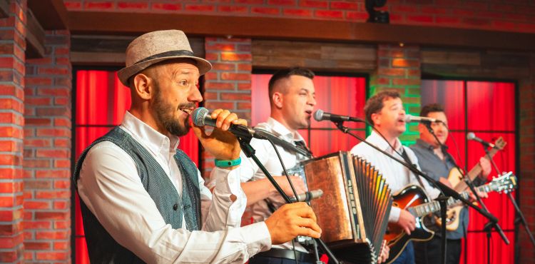 Novi Spomini in Ivan Hudnik so združili moči v dobro poznani skladbi.