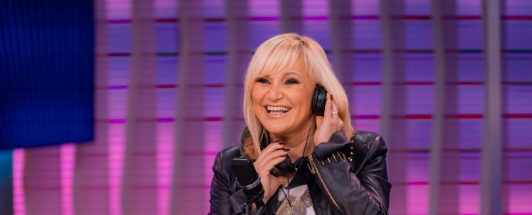 Nuša Derenda predstavlja novo pesem z naslovom Pleši z nami.