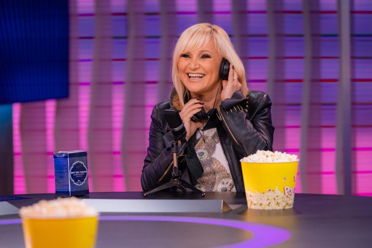 Nuša Derenda predstavlja novo pesem z naslovom Pleši z nami.