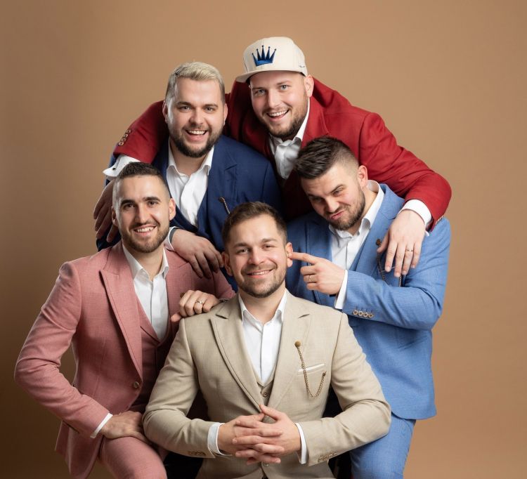 IL DIVJI predstavljajo novo pesem.