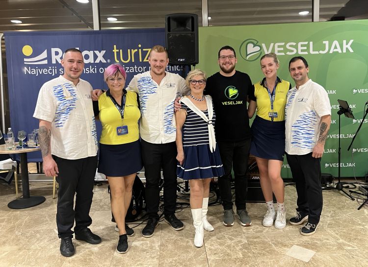 Primorski fantje, Relaxovi dami Claudia Hercog in Nika Lamešič, Veseljak Žiga Tominec.