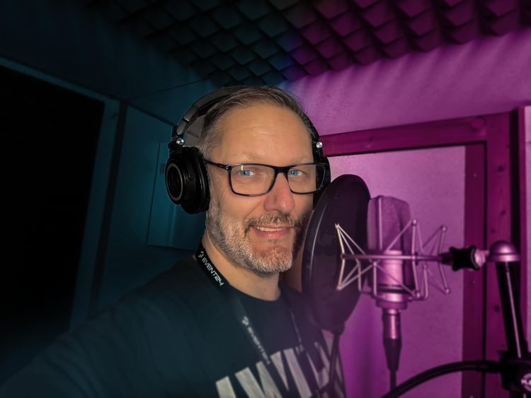 Radio Aktual Romantika bo še posebej prazničen in romantičen v veselem decembru.