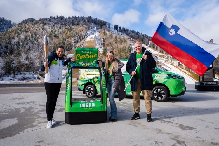 Gremo, Slovenija, gremo ognjena navijaška ekipa!