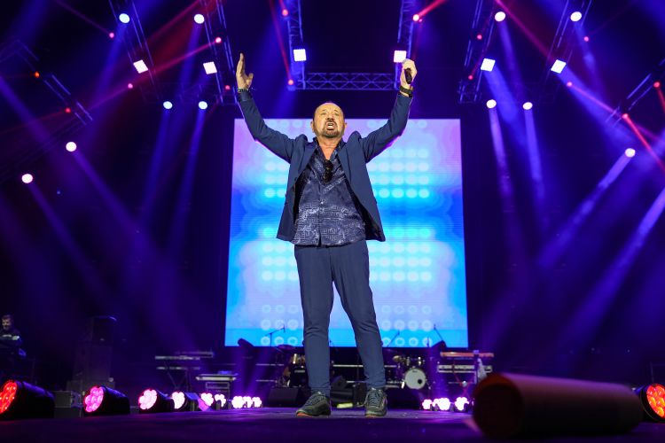 Mile Kitić je s svojo prepoznavno energijo poskrbel za vrhunec noči.