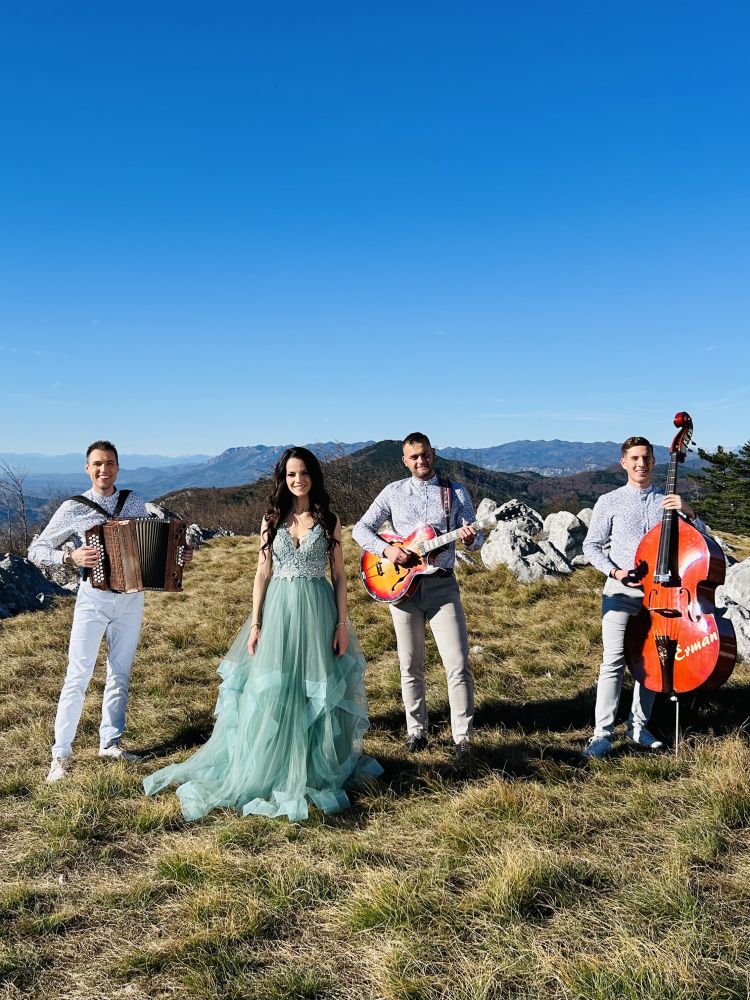 Ansambel Roka Žlindre po navdih na Nanos.