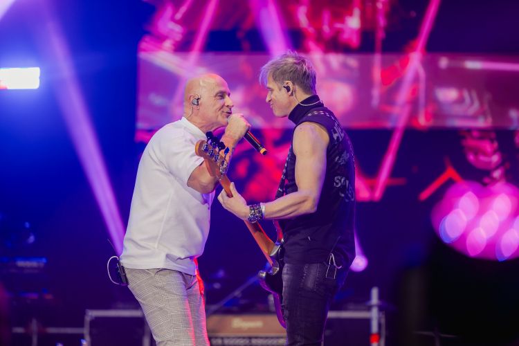 Miran Rudan in Indesign so z največjimi hiti dvignili nabito polne Stožice.