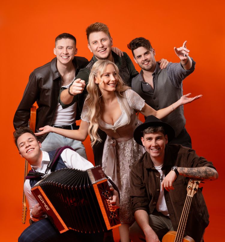 Metko v videospotu Tila Čeha in Polkaholikov je odigrala Aneja Krajnc.