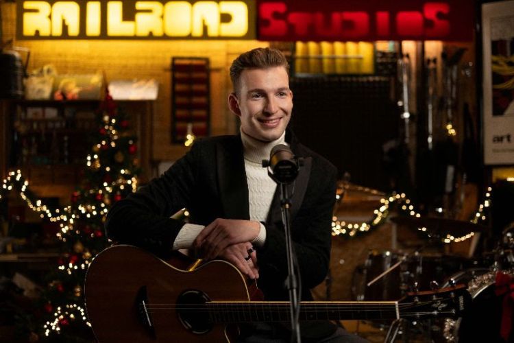 Žiga Jelar na snemanju spota za skladbo Smeh in toplina