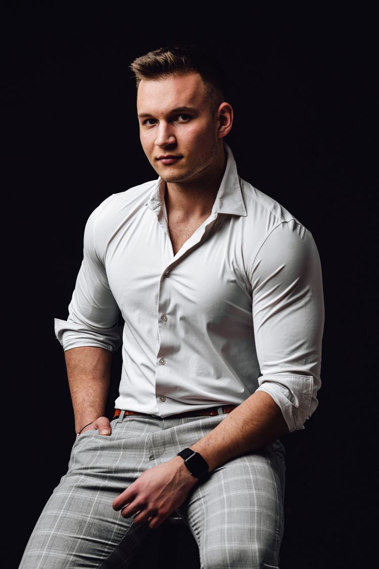 Andrej obvlada fitnes in družabne medije. Pa še kaj.