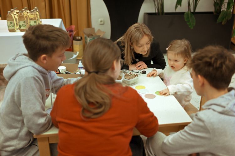 smeholoranje-otroska-delavnica-in-lutkovna-predstava-muca-copatarica