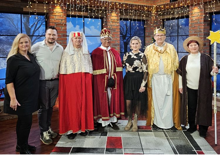 Sveti trije kralji so prišli voščiti tudi na Veseljaka.
