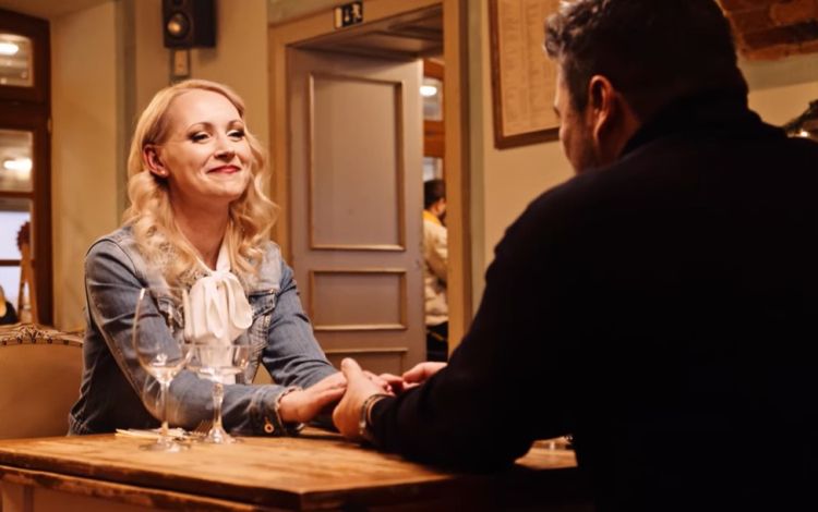 Skrivnostni Tomo je tudi fante iz skupine Victory pustil brez odgovora na vprašanje, ali je na snemanju res zaročil svojo Teo.