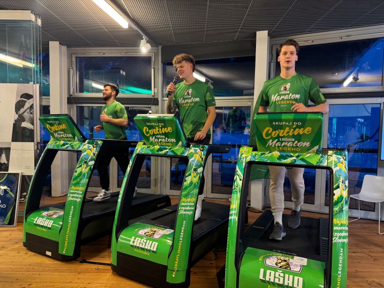 Firbci  na stezi.jpg