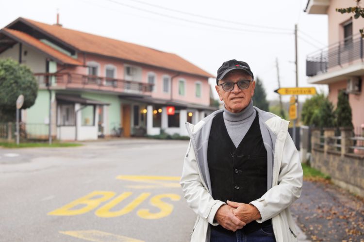 Jože Ekart z nadaljevanko Korenine znova odpira zamolčane plasti slovenske zgodovine in skozi človeške usode vrača glas tistim, ki so bili predolgo preslišani.