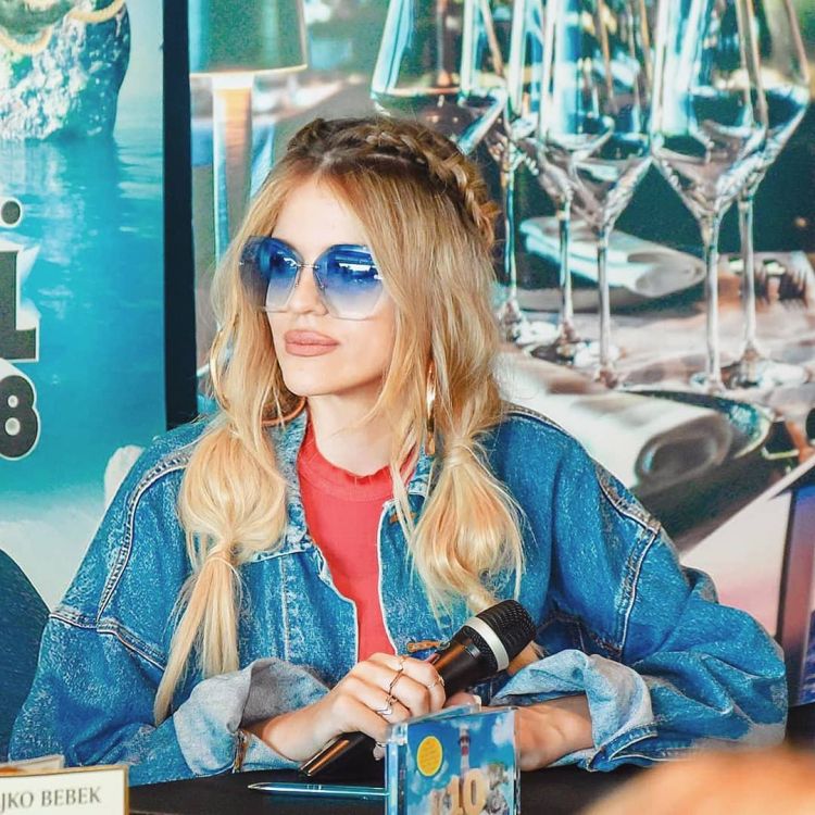 Ivana komaj čaka na nepozaben večer v Kranjski Gori.