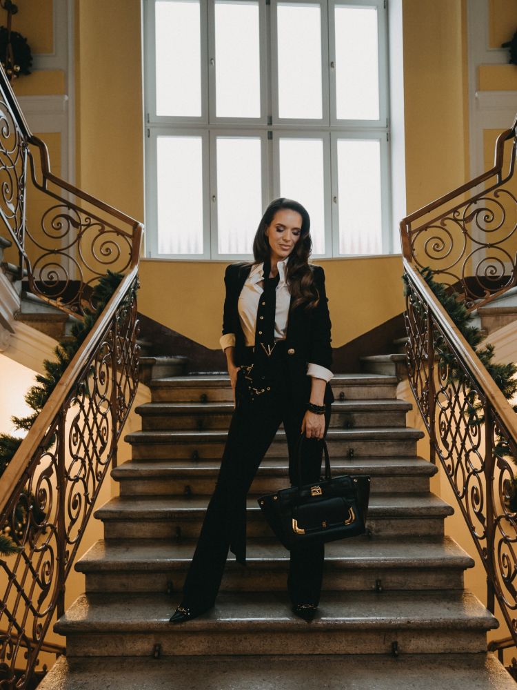 Martina ima iskreno rada svojo službo in petje, najbolj pa obožuje svojo družino.