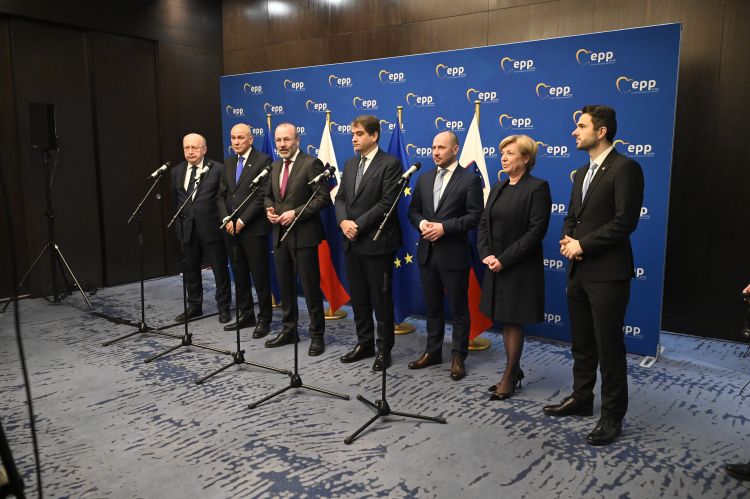 epp, novinarska-konferenca, raffaele-fitto, jansa