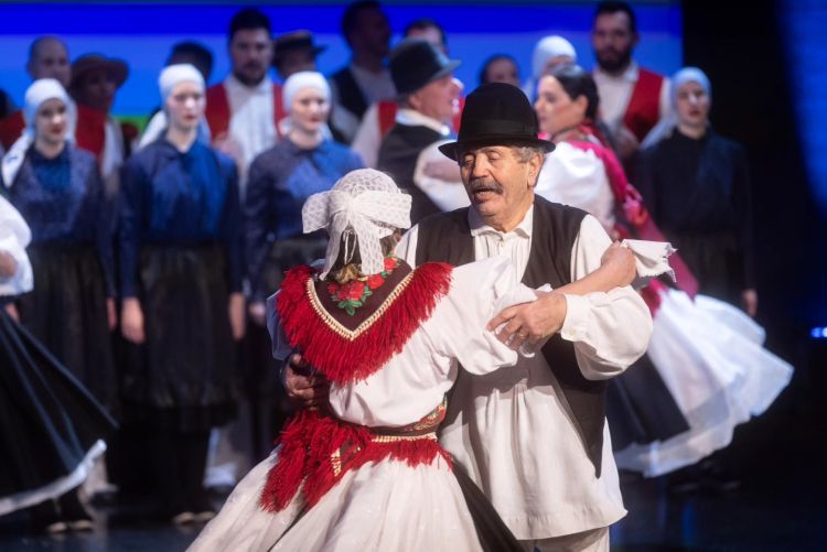 Folklorna skupina Kres.