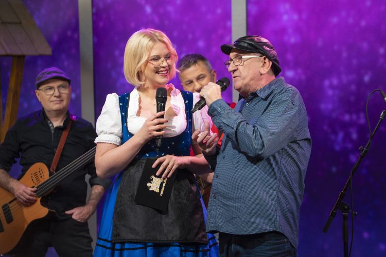 Darja v pogovoru z legendarnimi Orleki.