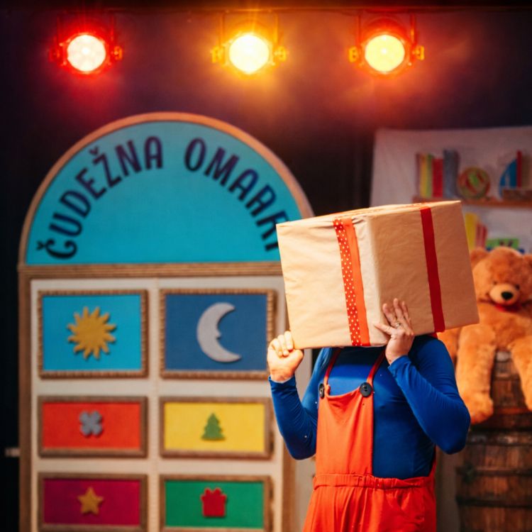 ČUDEŽNA OMARA NASLOVNA.png