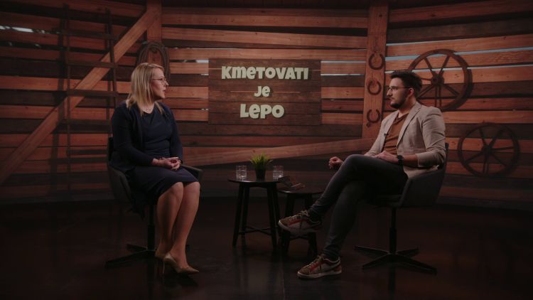 Žiga Deršek v pogovoru s kmetijsko ministrico.