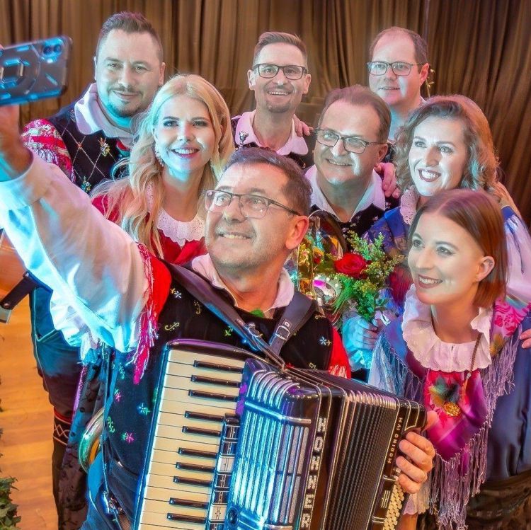 Nekaj časa je v ansamblu z Borisom igral tudi Nejc Drobnič.