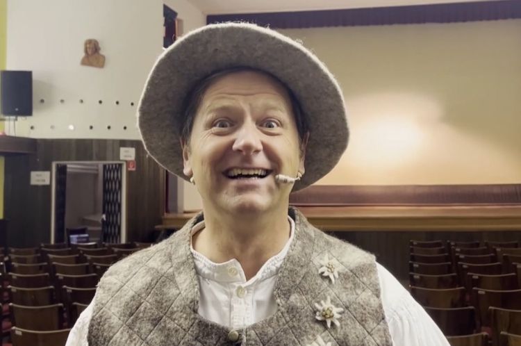 Za sproščeno vzdušje je poskrbel voditelj Franci Podbrežnik.