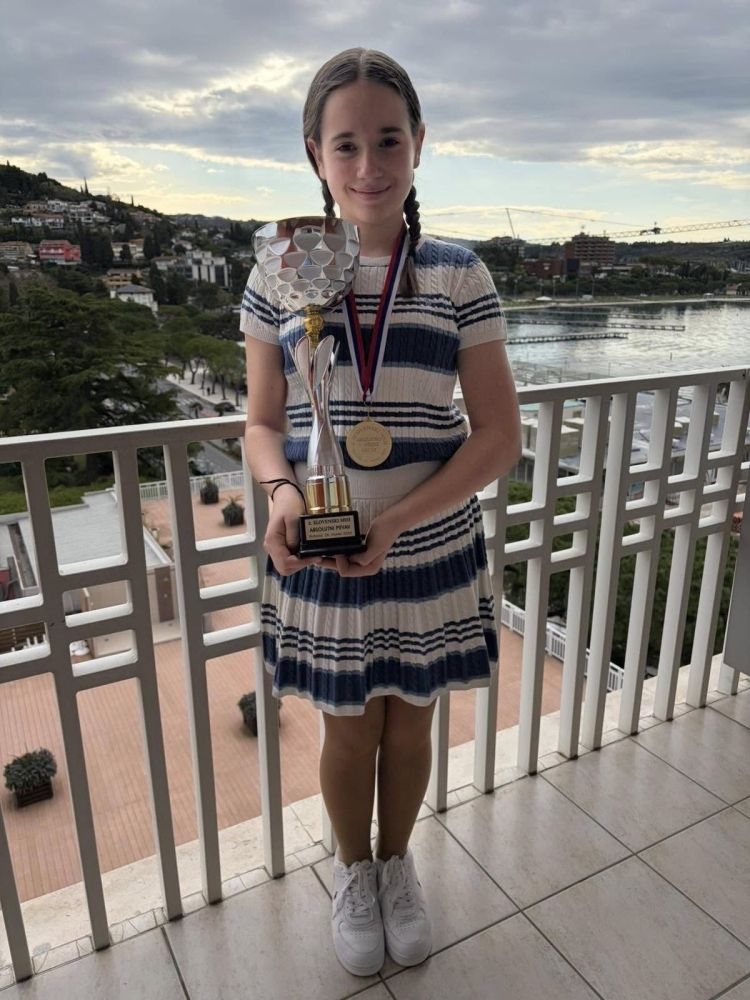 Sinja Gračner je zadnje leto učenka Žana Bregarja, sicer pa igra že od petega leta.