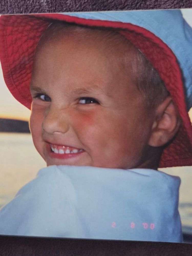 Nuša je delila fotografijo sina iz domačega albuma.