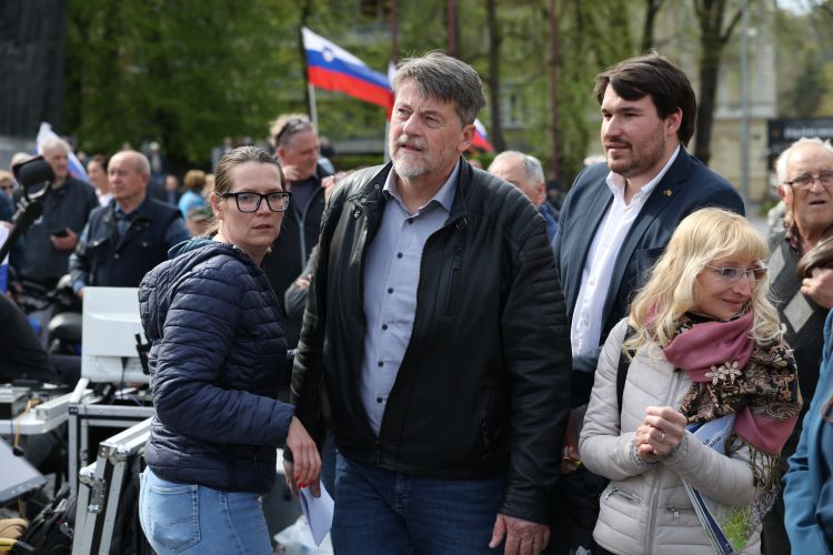 protest dz korupcija sds.jpg