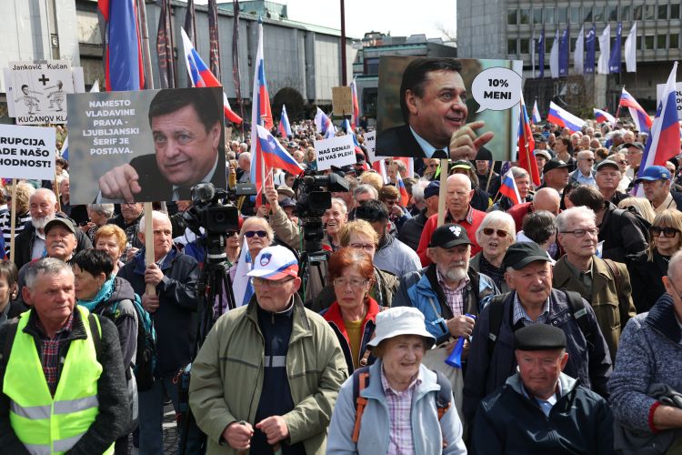 protest dz korupcija sds.jpg