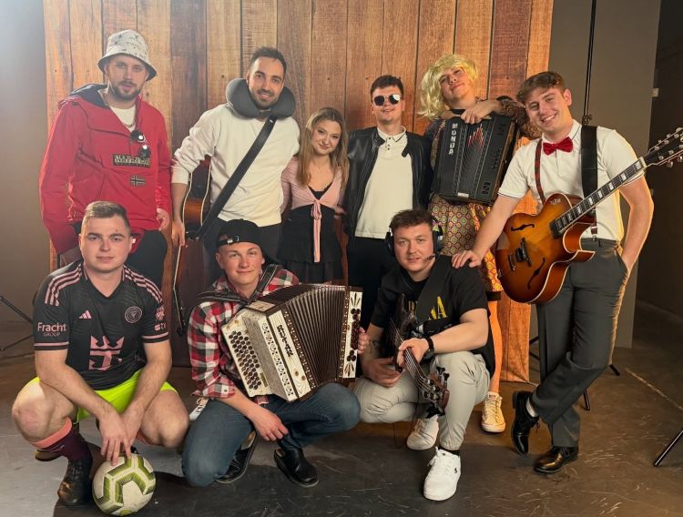 Ansambel Opev in Guštni muzikanti z novo polko