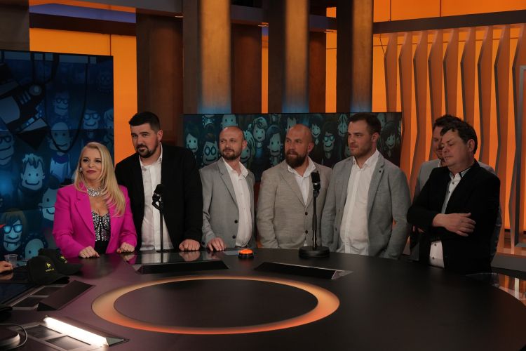 Tudi člani zasedbe Zaka pa ne so stopili za mizo, kjer so pokazali dobro voljo, hudomušnost in ekipni duh.