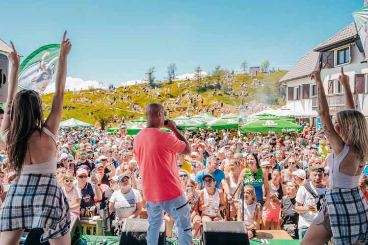Praznični dan kot iz sanj: polna streha Koroške in pohodniška srca