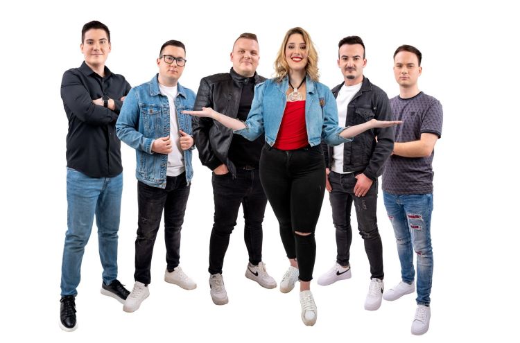 Vražji muzikanti v novi skladbi "Ata na mamo" iščejo potencialnega kandidata za ljubezen