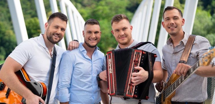 Barabini v svet pošiljajo novo, energično polko.
