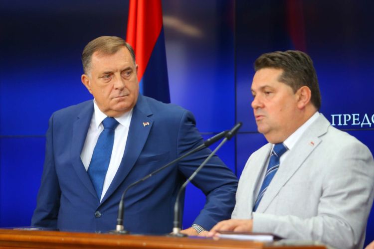 Dodik-Stevandic-1-r2sabzfyf4numusaq9nwy9zcd1c4irao3do6zdgfgg.png