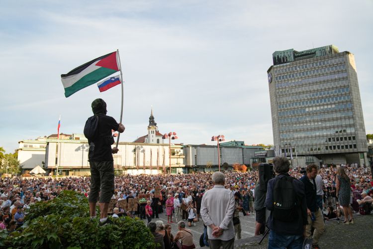 protest dz jansa mijic.jpg